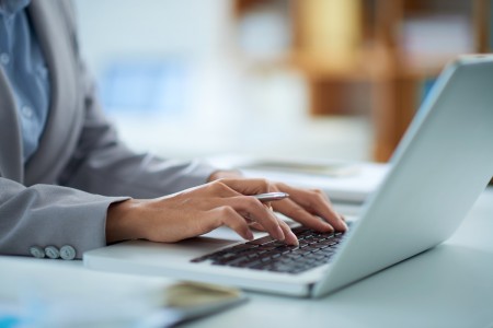 NVSC prašymas: gavę teigiamą tyrimo rezultatą nelaukite epidemiologų skambučio, patys pateikite reikalingą informaciją internetu