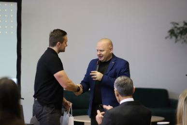 0003_img_1432_1762953462-bb945896b640aba2938f53d3e2b5bdff.jpg