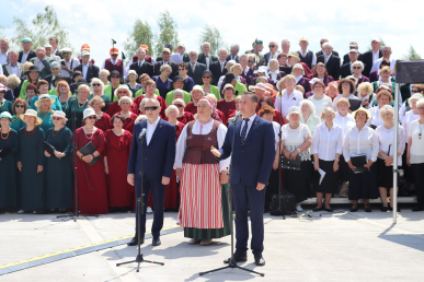 0006_sveikinimo-zodi-tare-raseiniu-rajono-savivaldybes-meras-andrius-bautronis_1655123947-32d62b451a8e96143942f71c0d58c089.JPG
