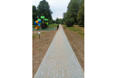 0036_nutiestas-pesciuju-takas-ir-irengta-vaiku-zaidimu-aikstele-simtmecio-parke_1726636452-e246668d48de6113758c451b63509471.jpg